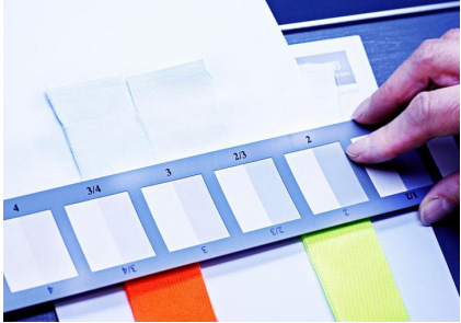 UNI EN ISO 105-E05纺织品 色牢度试验 耐污色牢度：酸性