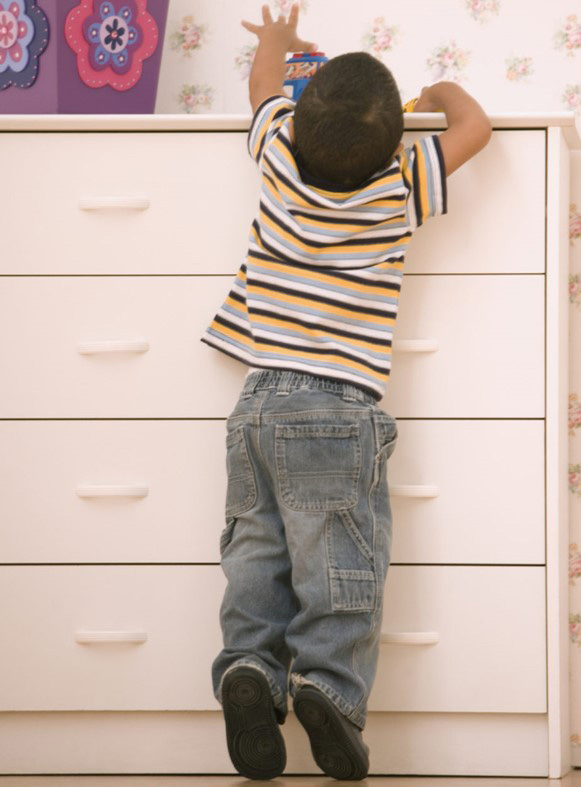 CPSC采用最终消费品安全标准ASTM F2057-23以防止梳妆台和其他衣物储物装置翻倒